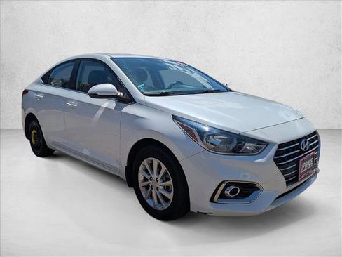 Used 2022 Hyundai Accent SEL FWD image 3