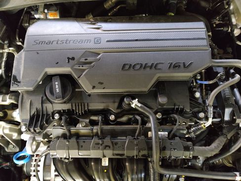 Used 2025 Hyundai Elantra SEL image 30