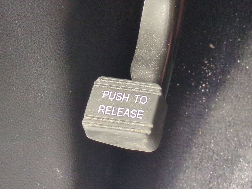 Used 2024 Dodge Durango GT RWD image 32