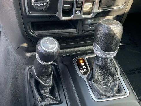 Used 2022 Jeep Gladiator Sport image 20