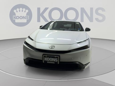 Used 2025 Toyota Prius LE AWD/4WD image 4