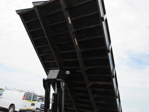 Used 2022 Ford F750 2WD Regular Cab Super Duty image 41