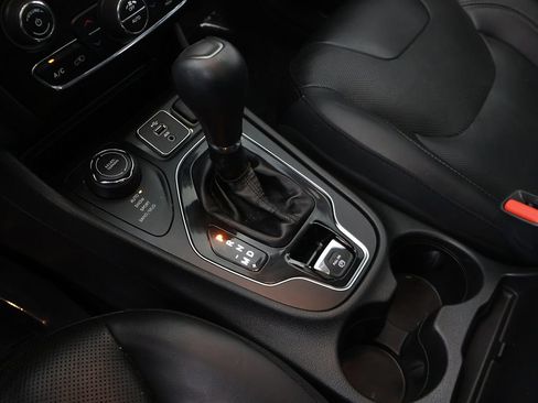 Used 2019 Jeep Cherokee Limited AWD/4WD image 55