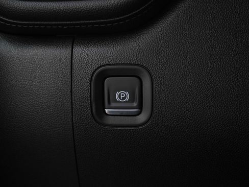 Used 2019 Chevrolet Silverado 1500 RST image 28