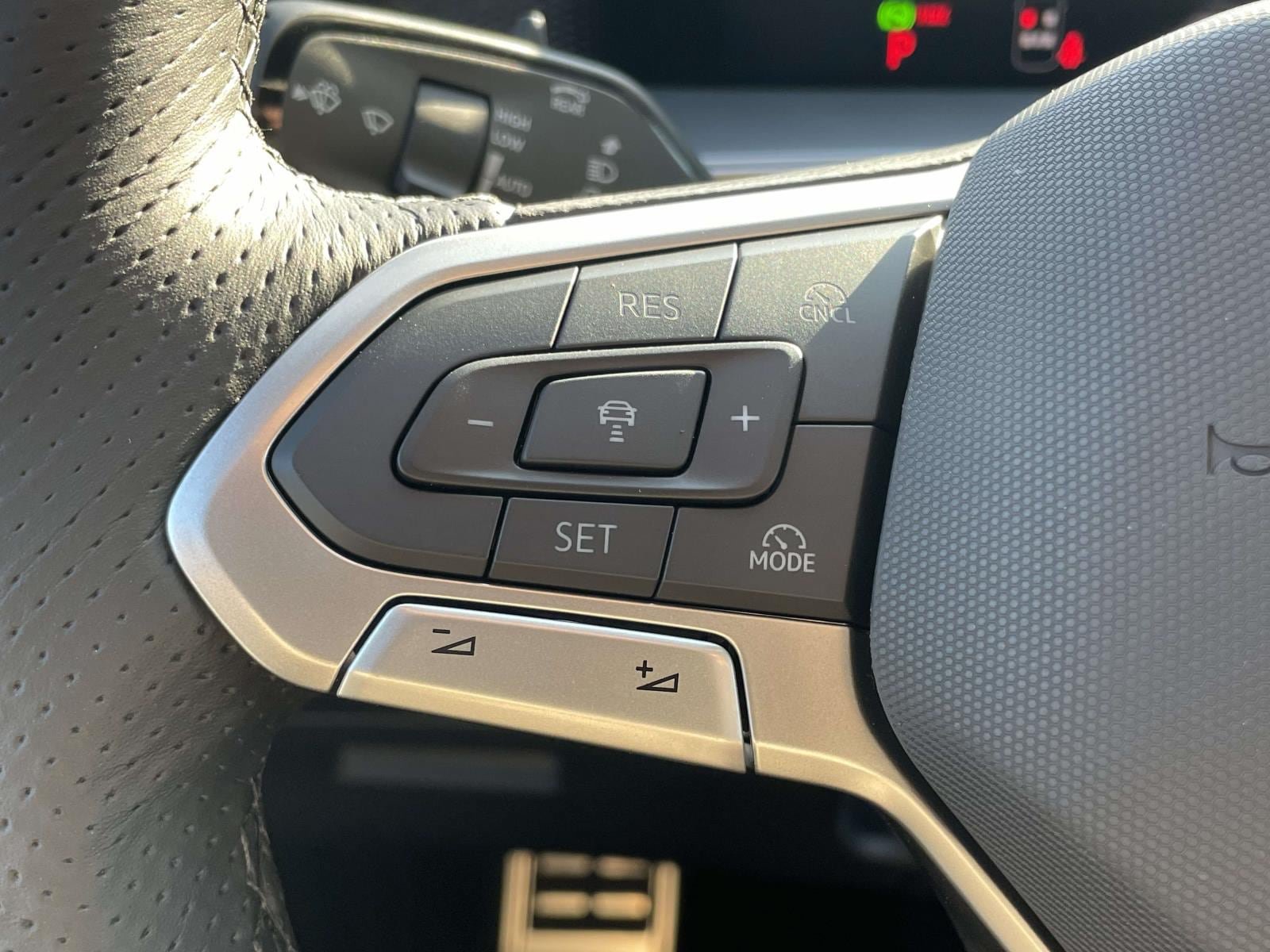 New 2026 Volkswagen Tiguan SE R-Line FWD image 19