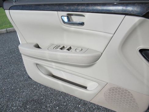 Used 2009 Cadillac DTS image 22