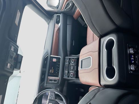 Used 2023 GMC Yukon Denali Ultimate w/ LPO, Floor Liner Package AWD/4WD image 24