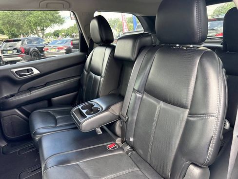 Used 2019 Nissan Pathfinder Platinum FWD image 29