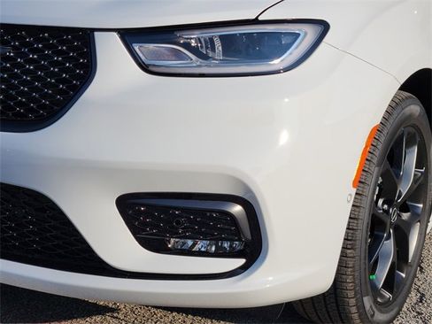 New 2026 Chrysler Pacifica Limited w/ S Appearance Package image 6