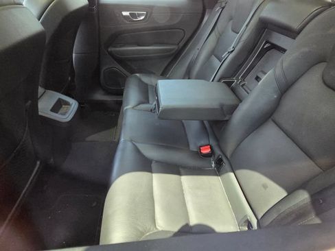 Used 2023 Volvo XC60 B5 Plus FWD image 9