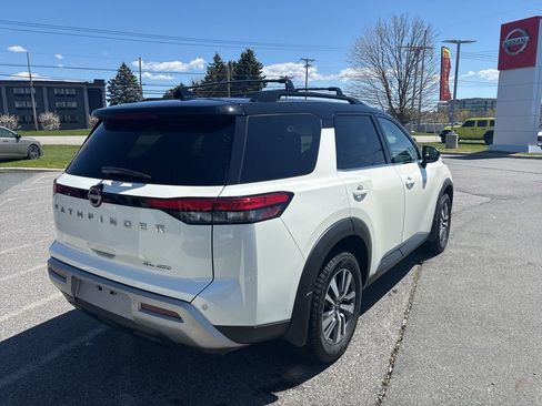 Used 2023 Nissan Pathfinder SL AWD/4WD image 7