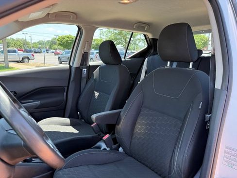 Used 2022 Nissan Kicks S FWD image 13