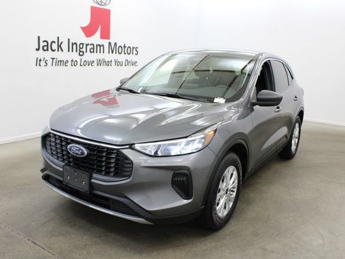 Used 2024 Ford Escape Active AWD/4WD image 2