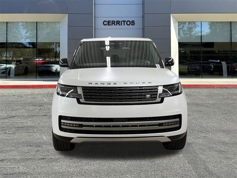 New 2025 Land Rover Range Rover SE image 2
