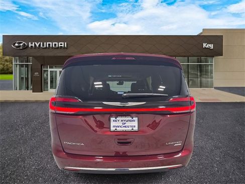 Used 2023 Chrysler Pacifica Limited image 21