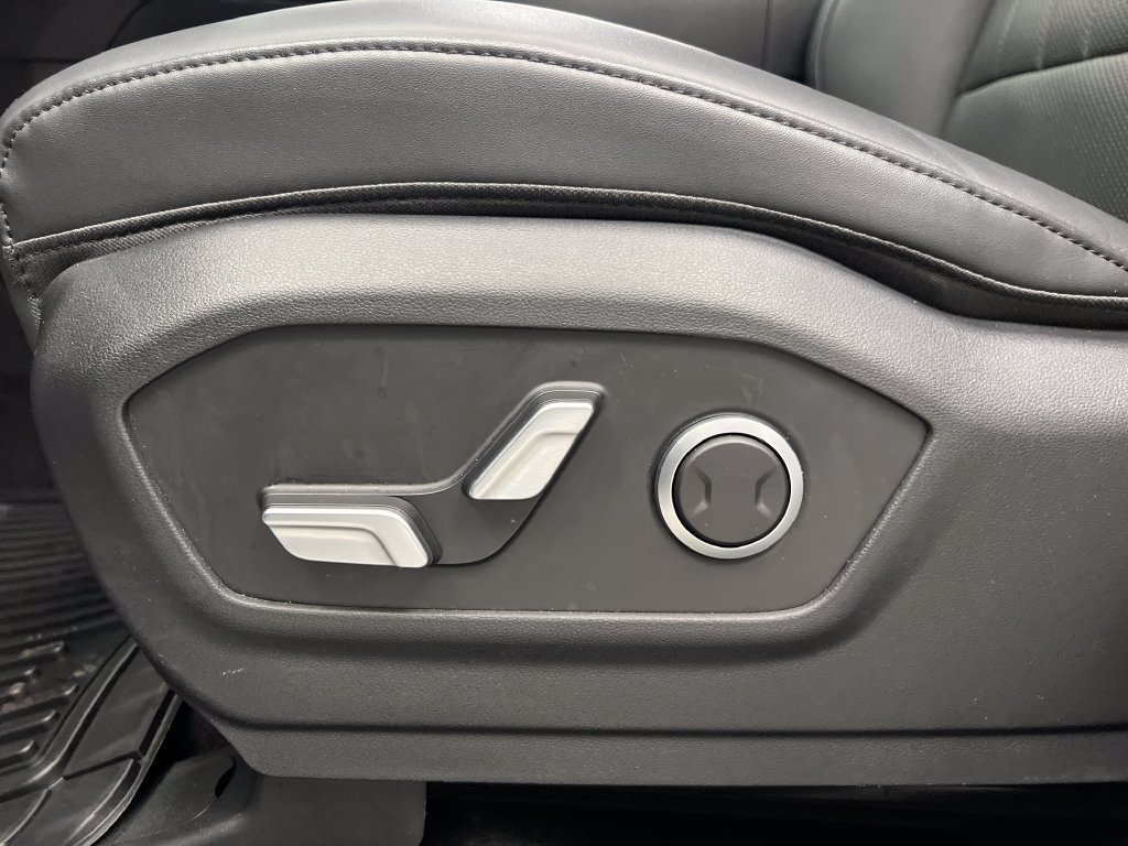 Used 2026 Hyundai Santa Fe SEL FWD image 13