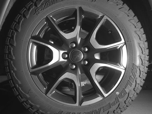 Used 2025 Jeep Compass Trailhawk AWD/4WD image 14
