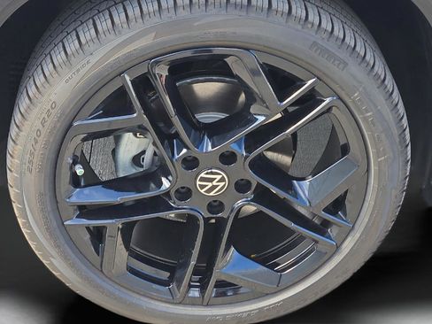 New 2026 Volkswagen Tiguan SE R-Line FWD image 8