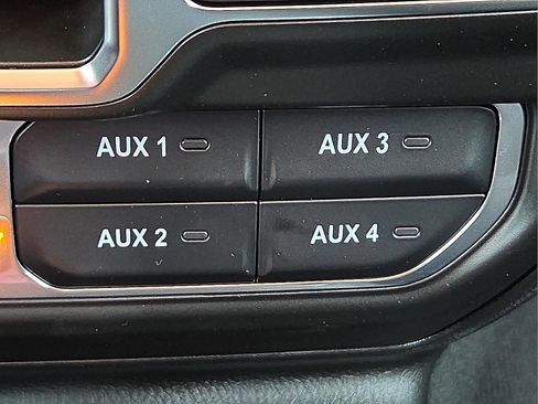 New 2025 Jeep Gladiator Mojave w/ Steel Bumper Group image 18