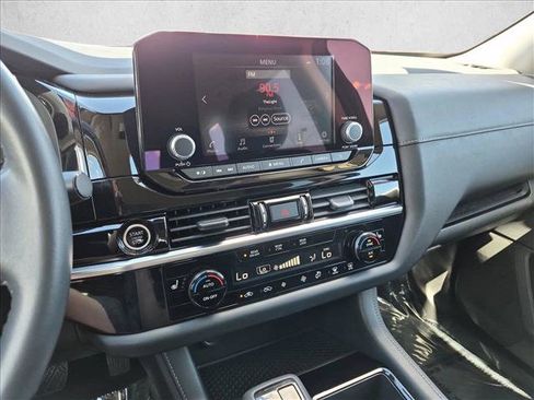 Used 2024 Nissan Pathfinder SV AWD/4WD image 15