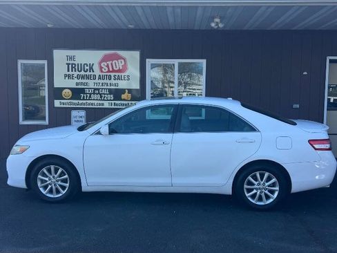 Used 2011 Toyota Camry XLE w/ SE/XLE Extra-Value Pkg FWD image 3
