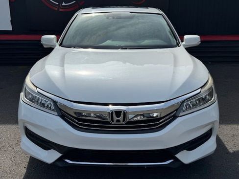 Used 2017 Honda Accord Touring image 8