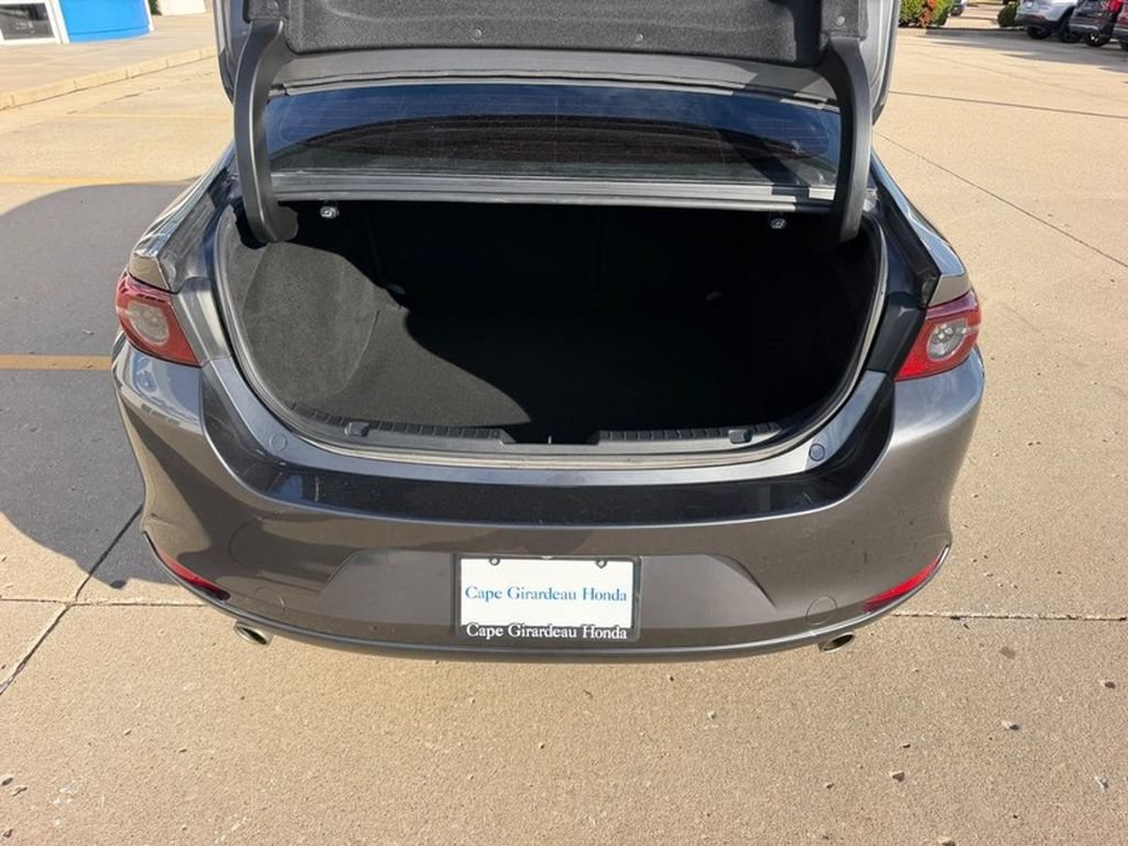 Used 2019 MAZDA MAZDA3 AWD Sedan w/ Preferred Package image 4