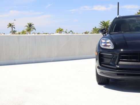 Certified 2026 Porsche Macan AWD/4WD image 12