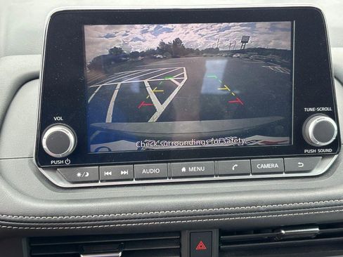 Used 2024 Nissan Rogue SV image 22