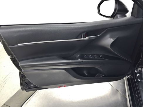 Used 2020 Toyota Camry SE FWD image 12