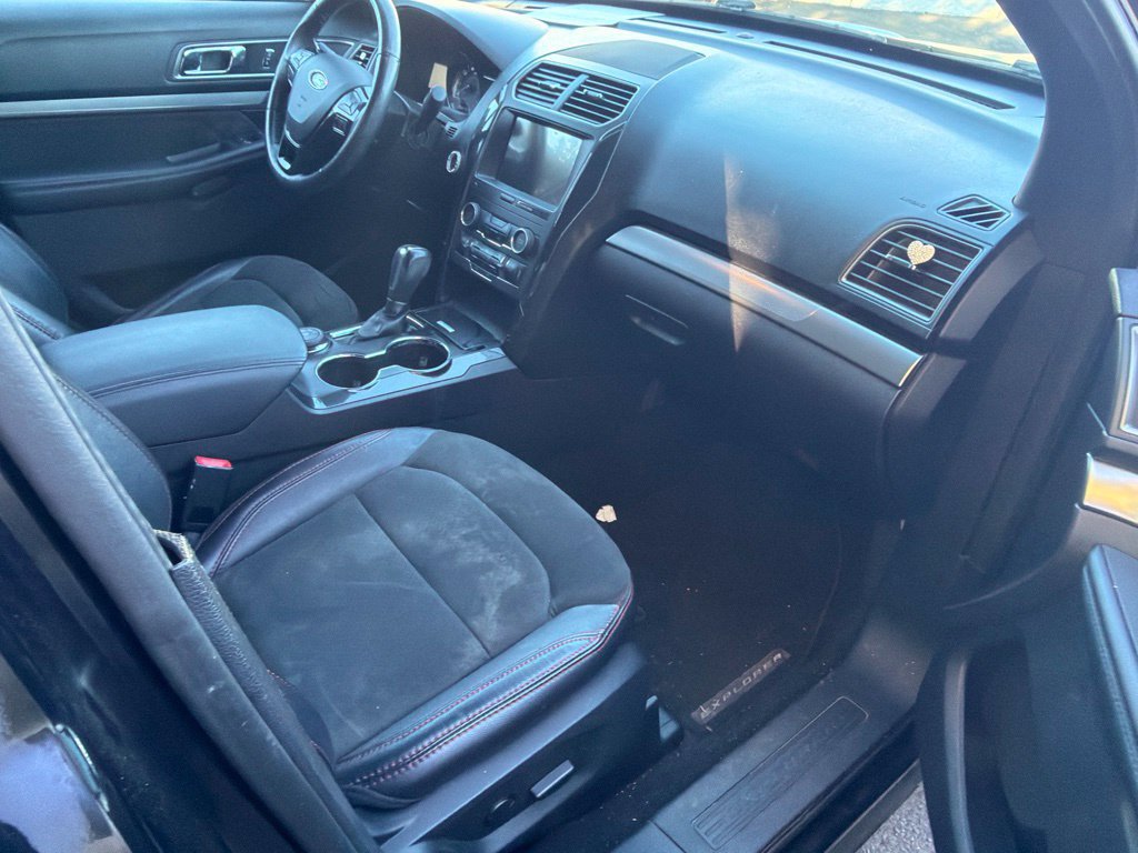 Used 2019 Ford Explorer XLT w/ Equipment Group 202A AWD/4WD image 10