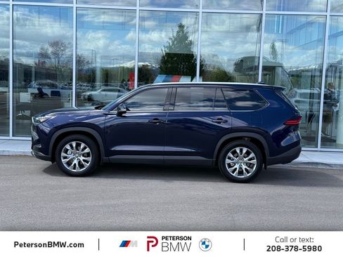 Used 2025 Toyota Grand Highlander AWD image 2