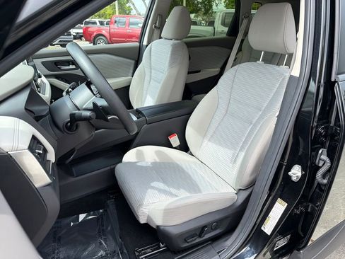 Used 2023 Nissan Rogue SV image 31