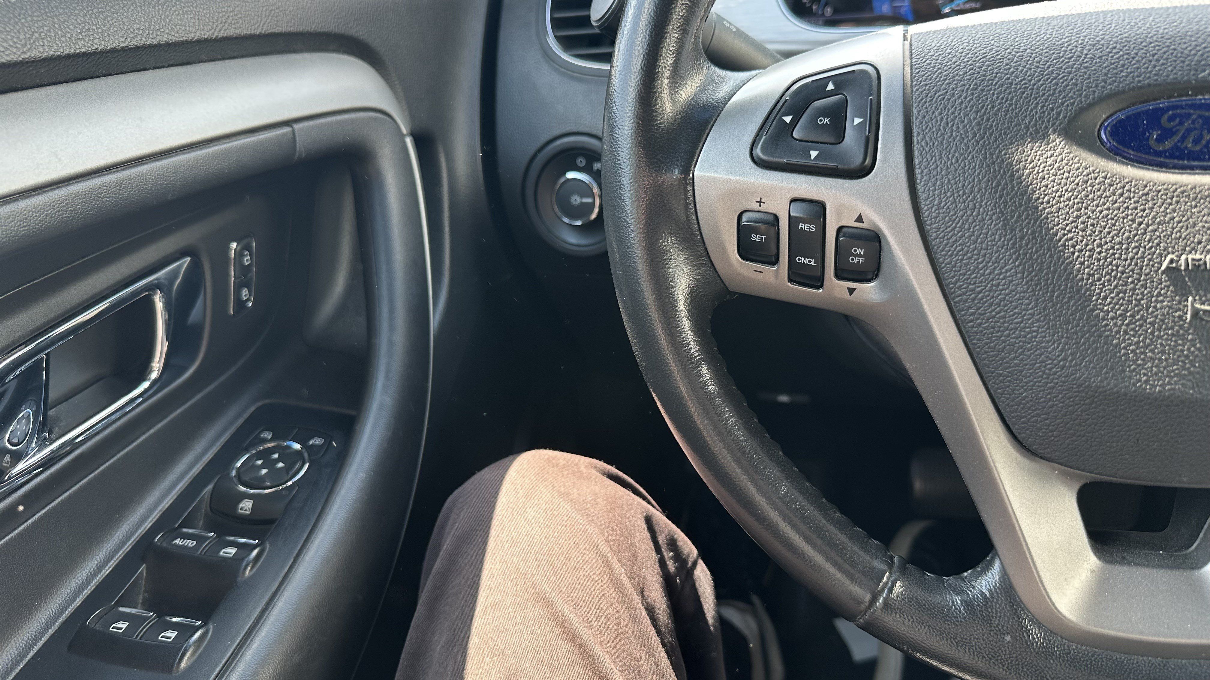 Used 2013 Ford Taurus SEL FWD image 20