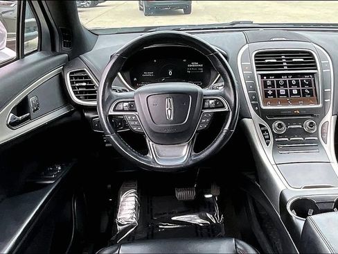Used 2019 Lincoln Nautilus Premier AWD/4WD image 17