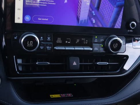 Used 2025 Toyota Highlander XLE image 31