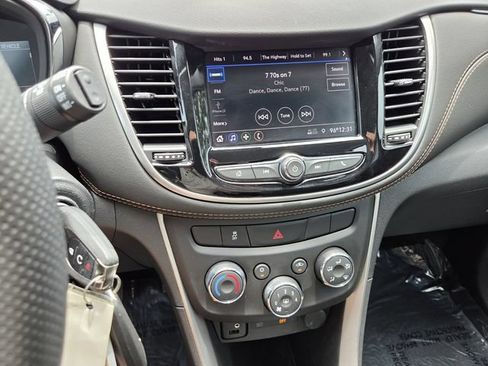 Used 2022 Chevrolet Trax LT AWD/4WD image 21