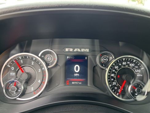 Used 2024 RAM 2500 Tradesman w/ Chrome Appearance Group image 25