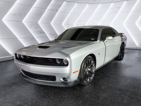 Used 2022 Dodge Challenger R/T Scat Pack RWD image 3