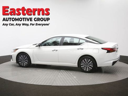 Used 2025 Nissan Altima 2.5 SV FWD image 60