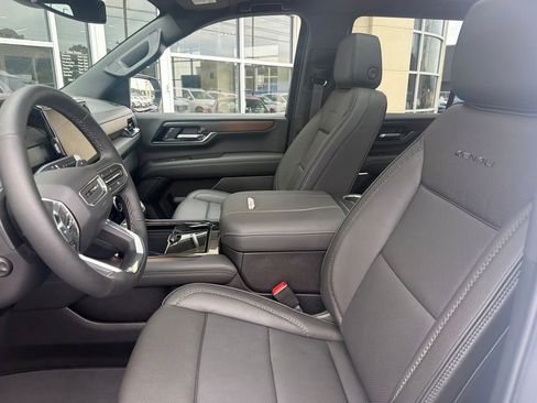 Used 2026 GMC Yukon Denali w/ Sun & Power Step Package AWD/4WD image 2