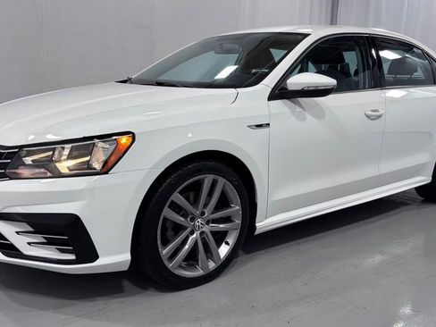 Used 2018 Volkswagen Passat 2.0T R-Line FWD image 1