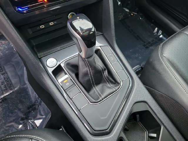 Used 2024 Volkswagen Tiguan SE w/ Panoramic Sunroof Package FWD image 28