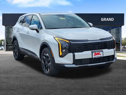 New 2026 Kia Sportage S image 2