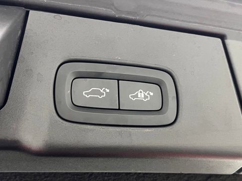 Used 2020 Volvo V90 T6 Cross Country image 29
