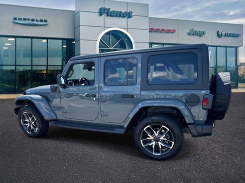 Used 2024 Jeep Wrangler Unlimited w/ Convenience Group AWD/4WD image 3