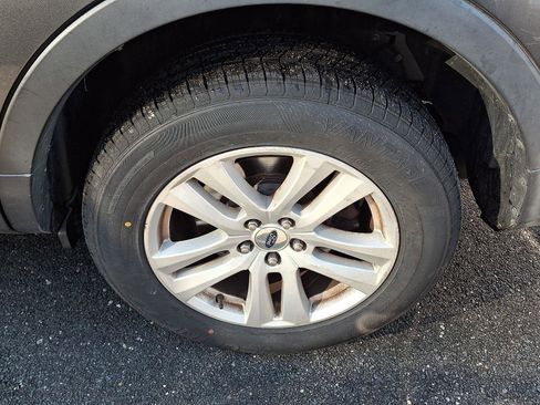 Used 2018 Ford Explorer XLT image 13