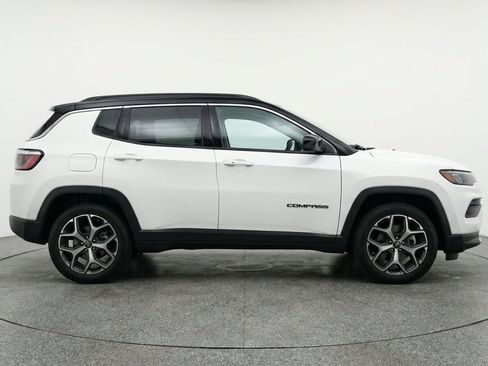 Used 2025 Jeep Compass Limited AWD/4WD image 11