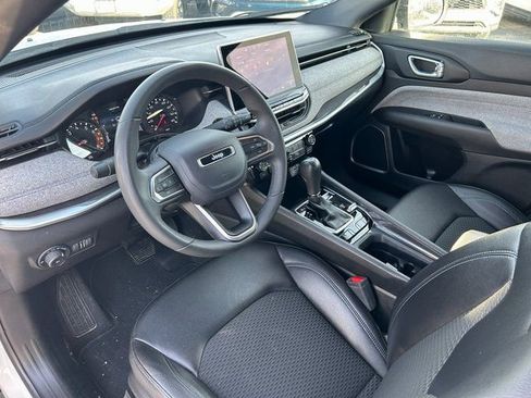 Used 2024 Jeep Compass Latitude image 23