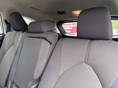 Used 2020 Toyota Highlander L AWD/4WD image 15